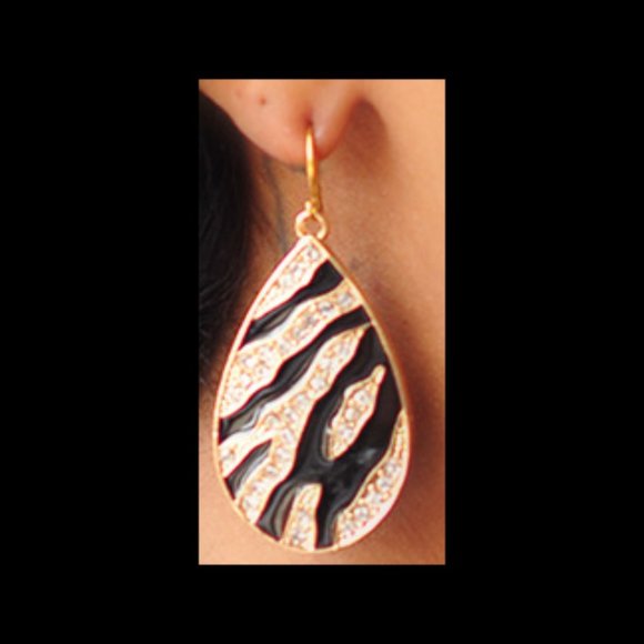 Amrita Singh Zebra Tear Drop Dangle wire earrings NEW - Picture 4 of 4